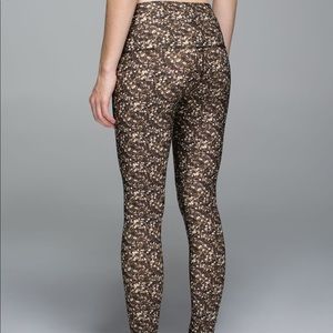 RARE Lululemon Shine Tight Size 6